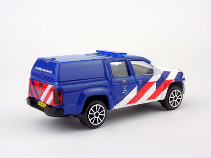 VOLKSWAGEN AMAROK KRÁLOVSKA VOJENSKÁ POLICIA HOLANDSKO - 1:43 BBurago - Image 3