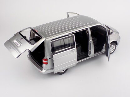 VOLKSWAGEN T5 MULTIVAN MINIBUS 2003 - 1:18 NOREV - Image 6