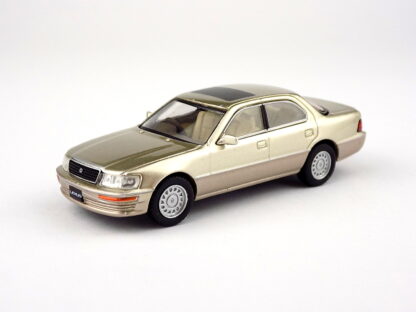LEXUS LS400 - 1:64 TARMAC WORKS - Image 2