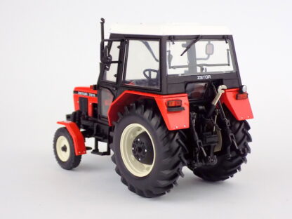 ZETOR 7211 2WD  1961 - 1:32 UNIVERSAL HOBBIES - Image 3