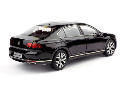 VOLKSWAGEN PASSAT B8 1:18 PAUDI - Image 4