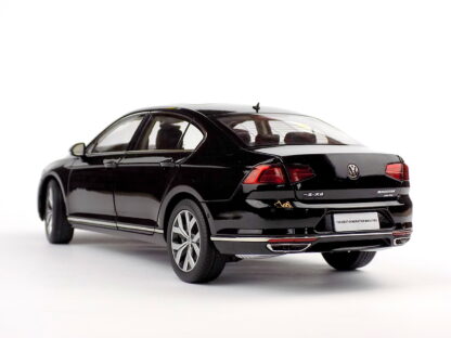 VOLKSWAGEN PASSAT B8 1:18 PAUDI - Image 5
