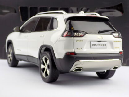 JEEP CHEROKEE 1:18 PAUDI - Image 4