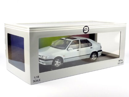 RENAULT 19 1994 - 1:18 TRIPLE9 - Image 3