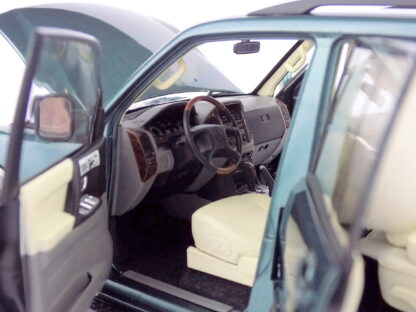 MITSUBISHI PAJERO 3.5L V6 V73 2006 - 1:18 SUN STAR - Image 9