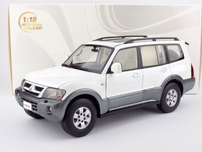 MITSUBISHI PAJERO 3.5L V6 V73 2006 - 1:18 SUN STAR