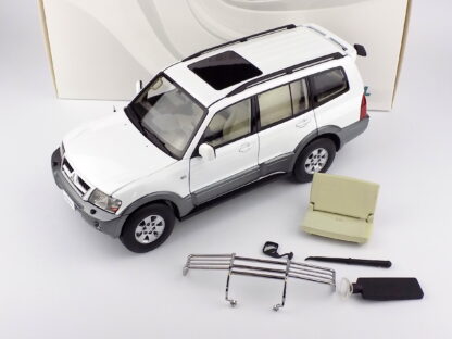 MITSUBISHI PAJERO 3.5L V6 V73 2006 - 1:18 SUN STAR - Image 3