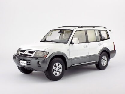 MITSUBISHI PAJERO 3.5L V6 V73 2006 - 1:18 SUN STAR - Image 4