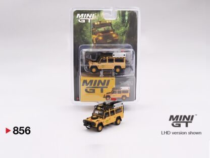 Land Rover Defender 110 1989 Camel Trophy Amazon Team Turkey  Exclusive 1:64 MiniGT - Image 4