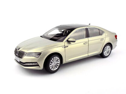 ŠKODA SUPERB 2015 - 1:18 PAUDI - Image 2