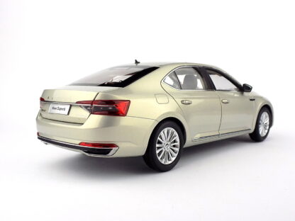 ŠKODA SUPERB 2015 - 1:18 PAUDI - Image 4