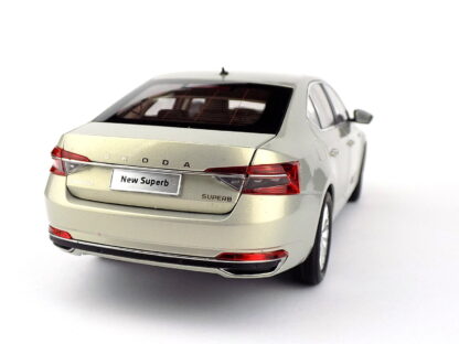 ŠKODA SUPERB 2015 - 1:18 PAUDI - Image 5