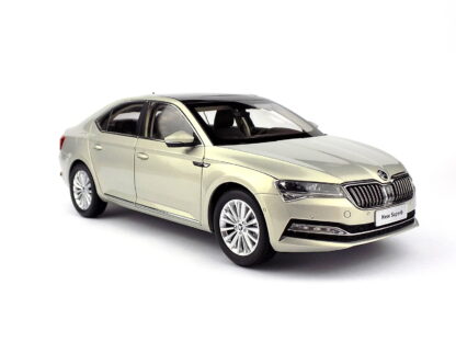 ŠKODA SUPERB 2015 - 1:18 PAUDI - Image 6