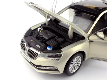 ŠKODA SUPERB 2015 - 1:18 PAUDI - Image 8
