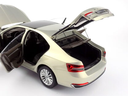 ŠKODA SUPERB 2015 - 1:18 PAUDI - Image 9