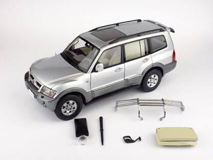 MITSUBISHI PAJERO 3.5L V6 V73 2006 – 1:18 SUN STAR - Image 3