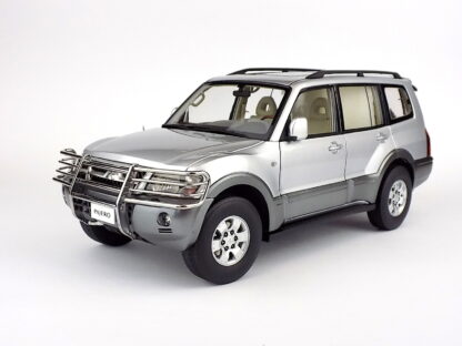 MITSUBISHI PAJERO 3.5L V6 V73 2006 – 1:18 SUN STAR - Image 4