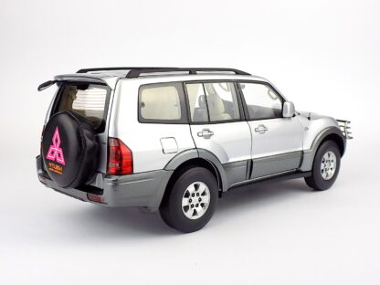 MITSUBISHI PAJERO 3.5L V6 V73 2006 – 1:18 SUN STAR - Image 6