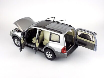 MITSUBISHI PAJERO 3.5L V6 V73 2006 – 1:18 SUN STAR - Image 7