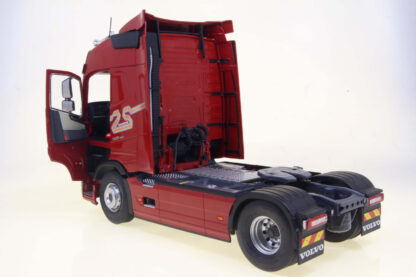 VOLVO FH25 750 GLOBETROTTER XL 25-ROČNÁ EDÍCIA - 1:24 SOLIDO - Image 6