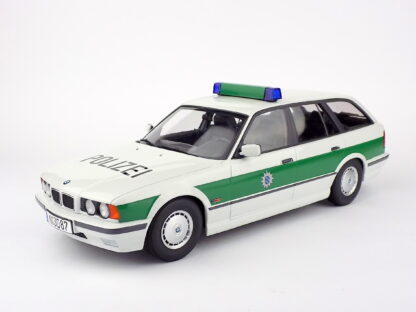 BMW 5 TOURING (E34)  POLÍCIA NEMECKO 1996 - 1:18 TRIPLE9 - Image 2