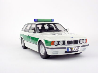BMW 5 TOURING (E34)  POLÍCIA NEMECKO 1996 - 1:18 TRIPLE9 - Image 4