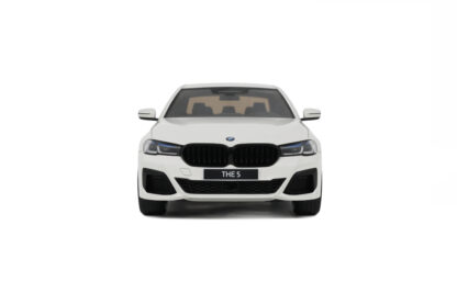 BMW 545E X DRIVE SALOON M SPORT ALPINE WHITE III 2023 - 1:18 GT SPIRIT - Image 9