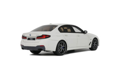 BMW 545E X DRIVE SALOON M SPORT ALPINE WHITE III 2023 - 1:18 GT SPIRIT - Image 5