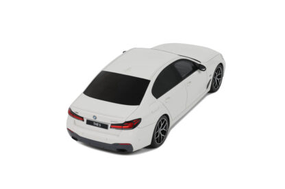 BMW 545E X DRIVE SALOON M SPORT ALPINE WHITE III 2023 - 1:18 GT SPIRIT - Image 6