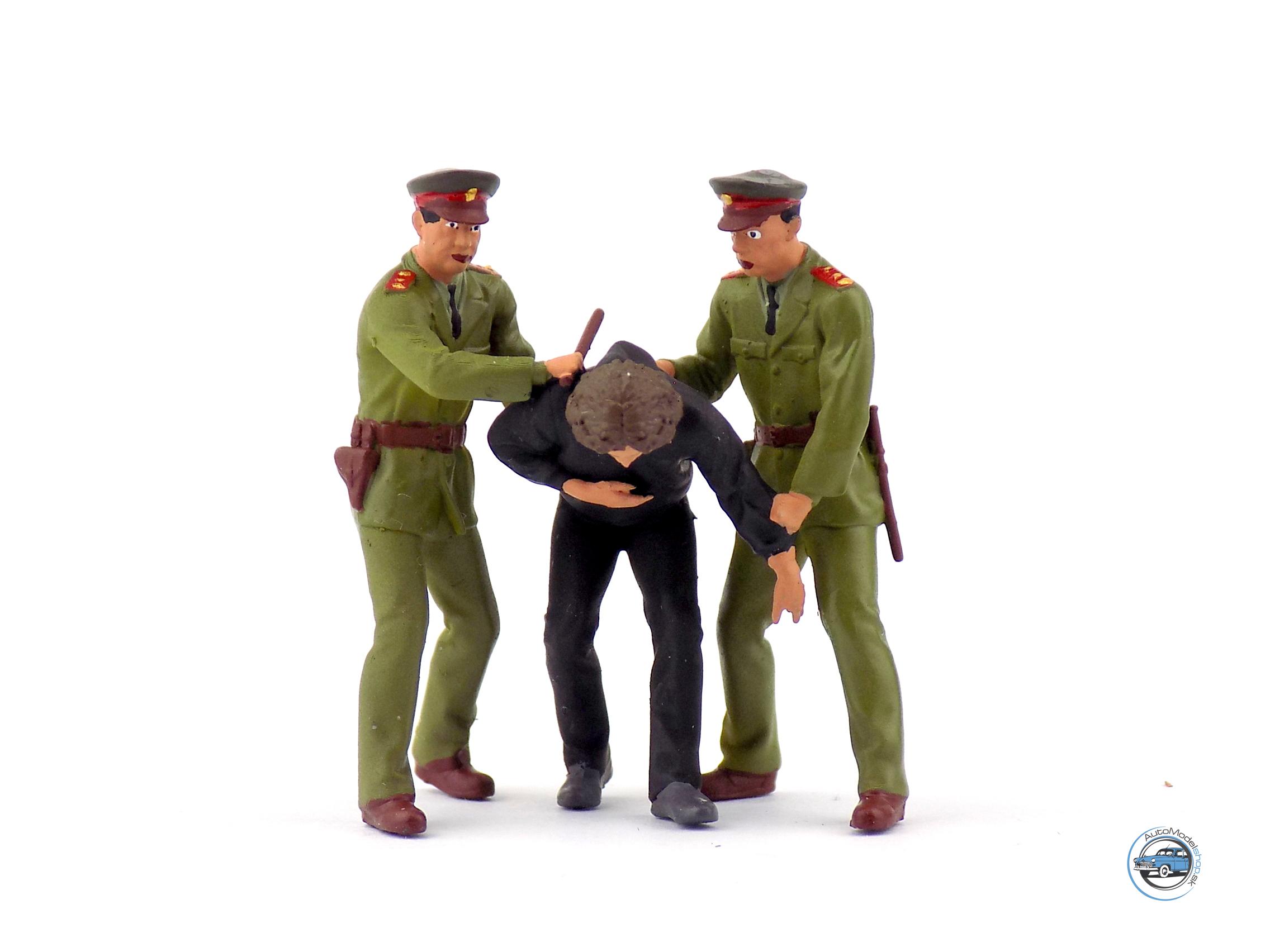 Set figúrok príslušníci Verejnej bezpečnosti a demonštrant 1:43