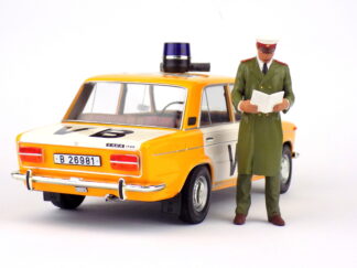 FIGÚRKA DOPRAVNÉHO POLICAJTA VB V KABÁTE 1:18